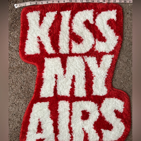 “Kiss My Airs” Red White Rug 27x19 inches - Picture 5 of 6